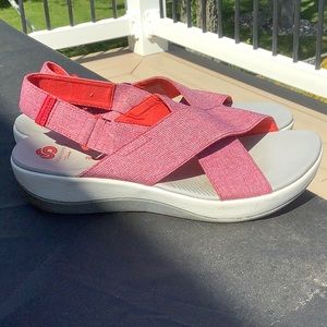 Cloudsteppers by Clark’s soft cushion sandals size 9